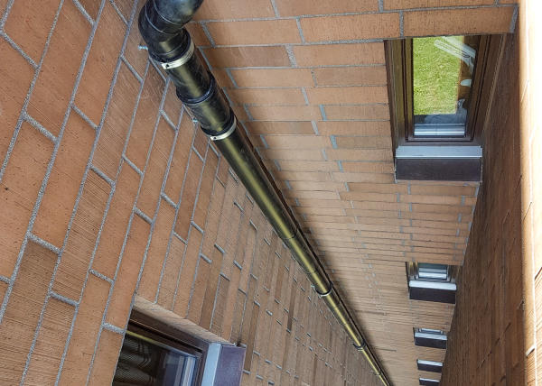 Montage Wasserleitung an zwei Hochhäusern im Alpenblick in Cham