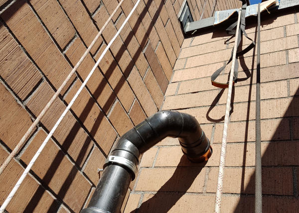 Montage Wasserleitung an zwei Hochhäusern im Alpenblick in Cham