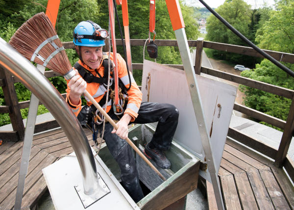 Reinigung eines Salzsilos