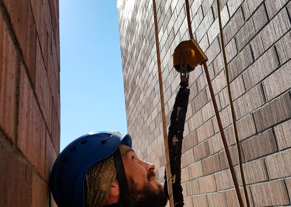 Montage Wasserleitung an zwei Hochhäusern im Alpenblick in Cham