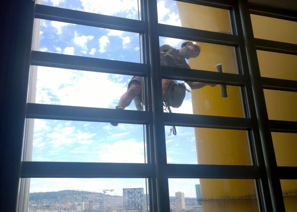 Glasreinigung Gewerbehaus