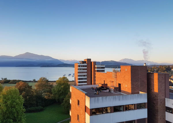 Montage Wasserleitung an zwei Hochhäusern im Alpenblick in Cham