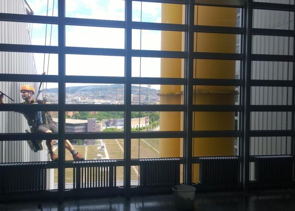 Glasreinigung Gewerbehaus