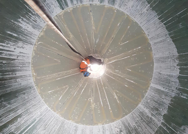 Reinigung eines Salzsilos