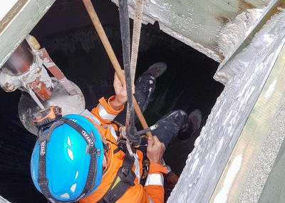 Reinigung eines Salzsilos