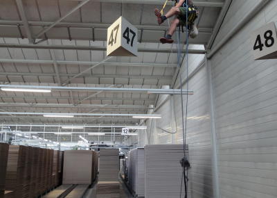 Montage Brandmelder in der Höhe, an schwer zugänglicher Stelle, Arbeit am Seil