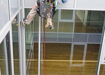 Reinigung Innenhof Pflegezentrum